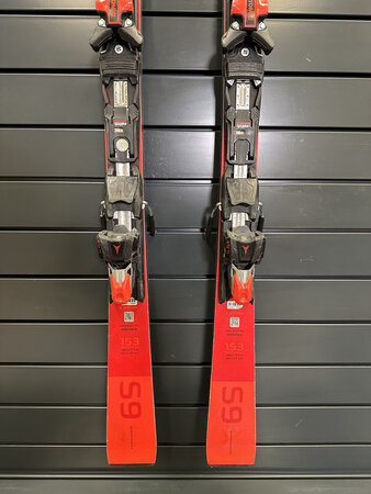 Používané lyže Atomic Redster S9