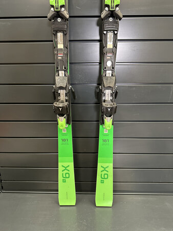 Používané lyže Atomic Redster X9s