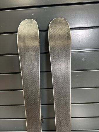 Používané lyže Head T1