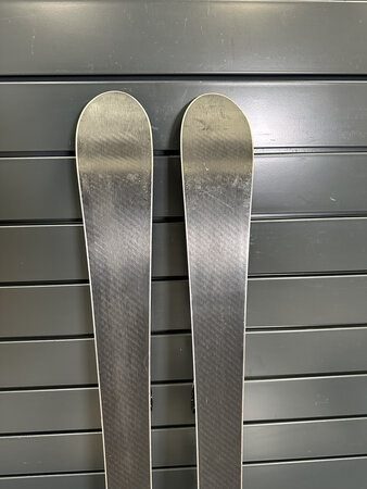 Používané lyže Seven Summits Team