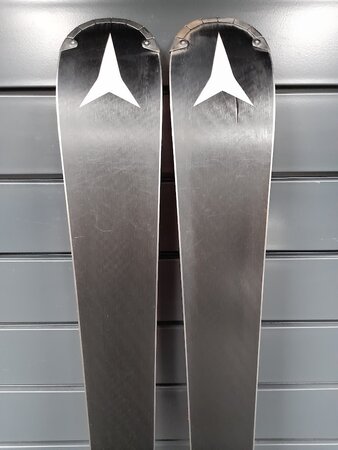 Testované lyže Atomic Redster G9 Revoshock S 23/24 T1
