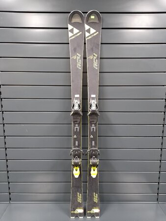 Používané lyže Fischer World Cup SC RC4 15/16 T1 Používané lyže Fischer World Cup SC RC4 15/16 T1