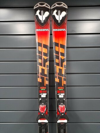 Testované lyže Rossignol Hero Carve SL C14 23/24