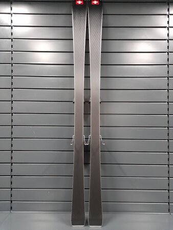 Testované lyže Stöckli Laser WRT CSC 23/24 T2