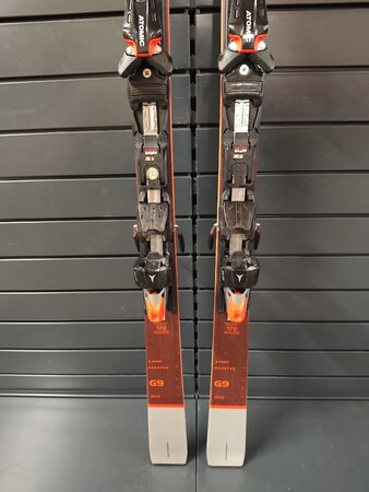 Používané lyže Atomic Redster G9 22/23 T2 Používané lyže Atomic Redster G9 22/23 T2