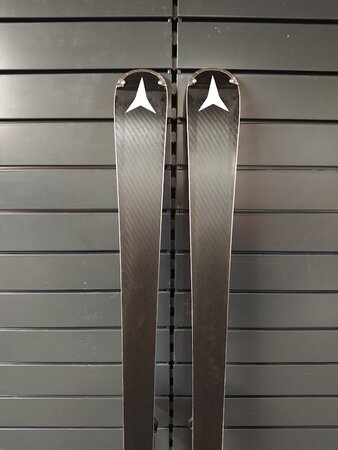 Používané lyže Atomic Redster G9 22/23 T2 Používané lyže Atomic Redster G9 22/23 T2