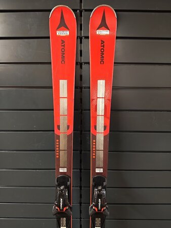 Používané lyže Atomic Redster G9 22/23 T2 Používané lyže Atomic Redster G9 22/23 T2