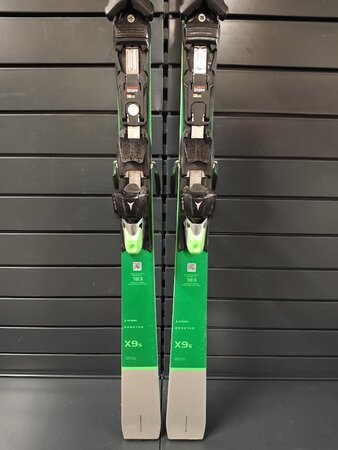 Používané lyže Atomic Redster X9S 22/23 T1 Používané lyže Atomic Redster X9S 22/23 T1
