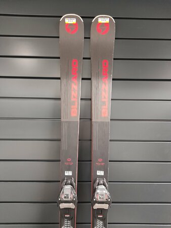 Používané lyže Blizzard Quattro Lmtd. 22/23 T3 Používané lyže Blizzard Quattro Lmtd. 22/23 T3