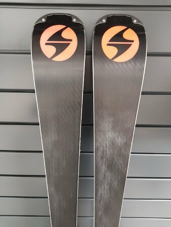 Používané lyže Blizzard Quattro Lmtd. 22/23 T3 Používané lyže Blizzard Quattro Lmtd. 22/23 T3