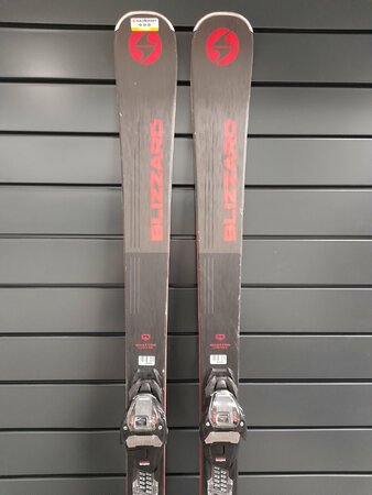 Používané lyže Blizzard Quattro Lmtd. 22/23 T4 Používané lyže Blizzard Quattro Lmtd. 22/23 T4