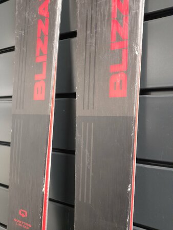 Používané lyže Blizzard Quattro Lmtd. 22/23 T4 Používané lyže Blizzard Quattro Lmtd. 22/23 T4