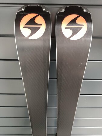 Používané lyže Blizzard Quattro Lmtd. 22/23 T4 Používané lyže Blizzard Quattro Lmtd. 22/23 T4