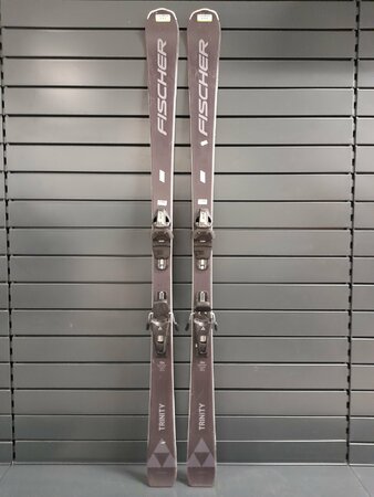 Používané lyže Fischer Trinity Lite 22/23 T2 Používané lyže Fischer Trinity Lite 22/23 T2