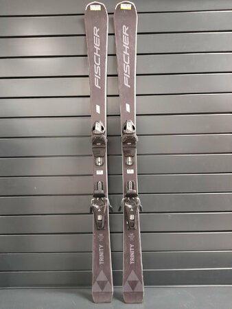 Používané lyže Fischer Trinity Lite 22/23 T3 Používané lyže Fischer Trinity Lite 22/23 T3