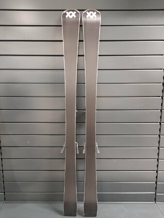 Používané lyže Völkl Flair SC Carbon 21/22 T1 Používané lyže Völkl Flair SC Carbon 21/22 T1
