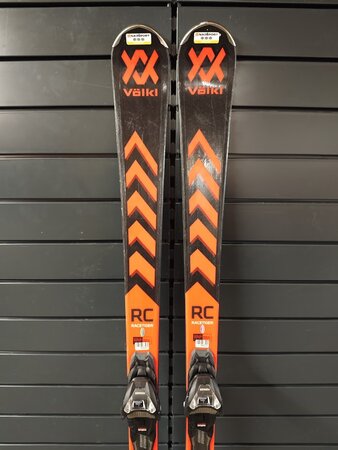 Používané lyže Völkl Racetiger RC 22/23 T3 Používané lyže Völkl Racetiger RC 22/23 T3