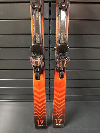 Používané lyže Völkl Racetiger RC UVO 22/23 T3 Používané lyže Völkl Racetiger RC UVO 22/23 T3