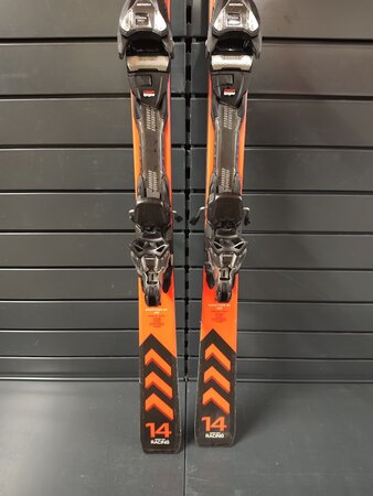 Používané lyže Völkl Racetiger RC 22/23 T3 Používané lyže Völkl Racetiger RC 22/23 T3