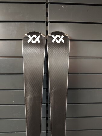 Používané lyže Völkl Racetiger RC 22/23 T3 Používané lyže Völkl Racetiger RC 22/23 T3