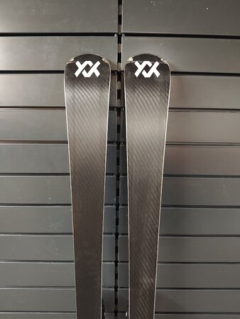 Používané lyže Völkl Racetiger RC 22/23 T4 Používané lyže Völkl Racetiger RC 22/23 T4