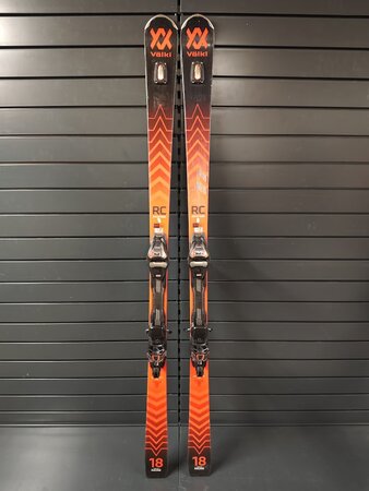 Používané lyže Völkl Racetiger RC UVO 22/23 T6 Používané lyže Völkl Racetiger RC UVO 22/23 T6
