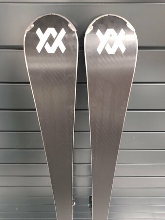 Testované lyže Völkl Flair SC Carbon 23/24 T2 Testované lyže Völkl Flair SC Carbon 23/24 T2
