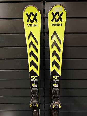 Testované lyže Völkl Racetiger SC 10 23/24 T2