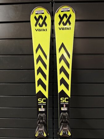 Testované lyže Völkl Racetiger SC 12 23/24 T2