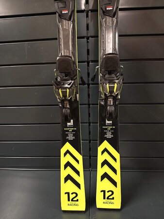 Testované lyže Völkl Racetiger SC 12 23/24 T2