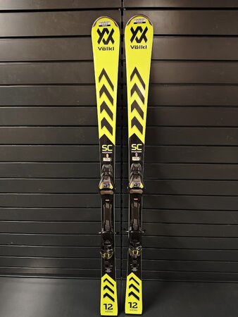 Testované lyže Völkl Racetiger SC 12 23/24 T2