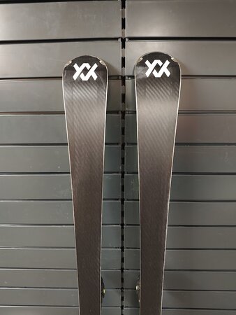 Testované lyže Völkl Racetiger SC 12 23/24 T2