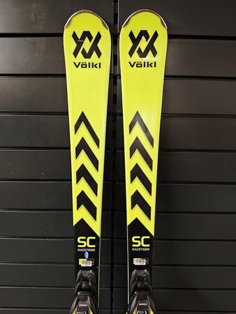 Testované lyže Völkl Racetiger SC 13 23/24 T2