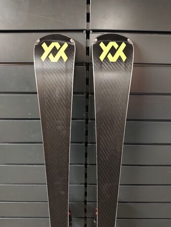 Testované lyže Völkl Racetiger SL 10 23/24