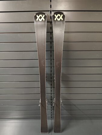 Testované lyže Völkl Racetiger SL 10 23/24