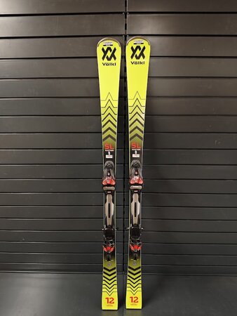 Testované lyže Völkl Racetiger SL 12 23/24 T2