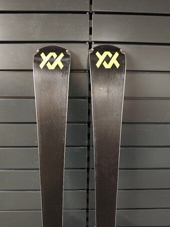 Testované lyže Völkl Racetiger SL 12 23/24 T2