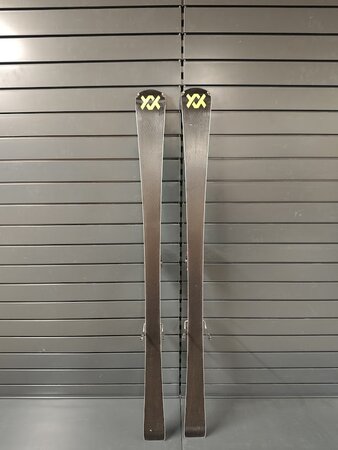 Testované lyže Völkl Racetiger SL 12 23/24 T2