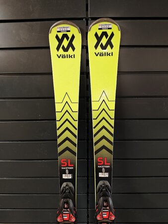 Testované lyže Völkl Racetiger SL 12 23/24 T2