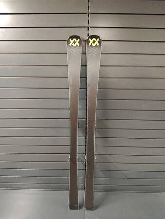 Testované lyže Völkl Racetiger SL 13 23/24 T2