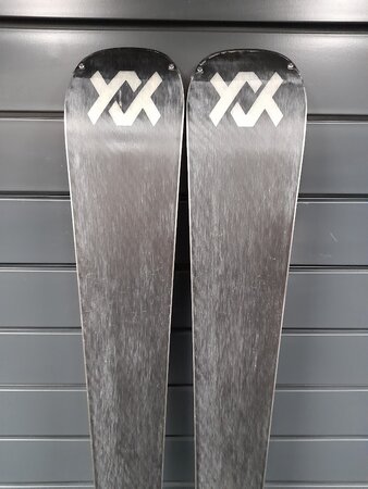 Testované lyže Völkl Deacon V-Werks 23/24 T1