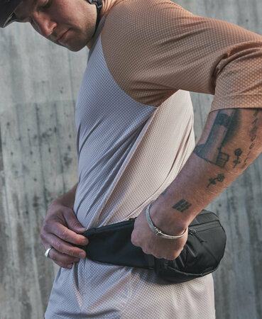 Ľadvinka POC Lamina Hip Pack Uranium Black