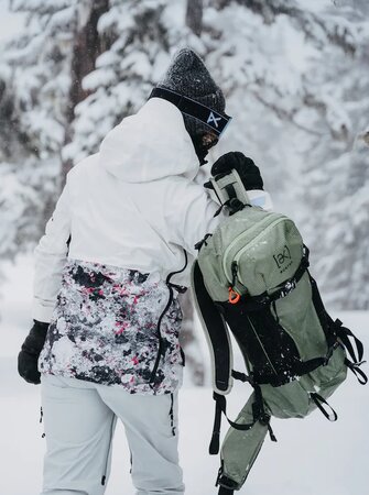 Bunda Burton [ak] Kimmy GORE-TEX 2L Anorak Stout White / Very Berry Lichen
