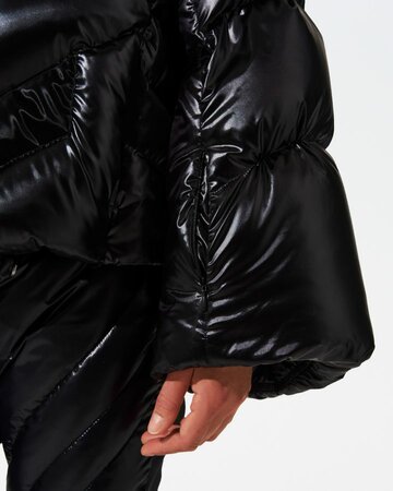 Lyžiarska bunda Perfect Moment Ariel Ski Bomber Jet Black Lyžiarska bunda Perfect Moment Ariel Ski Bomber Jet Black