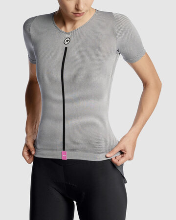 Funkčné tričko Assos W’S 1/3 SS Skin Layer P1 Grey Series Funkčné tričko Assos W’S 1/3 SS Skin Layer P1 Grey Series