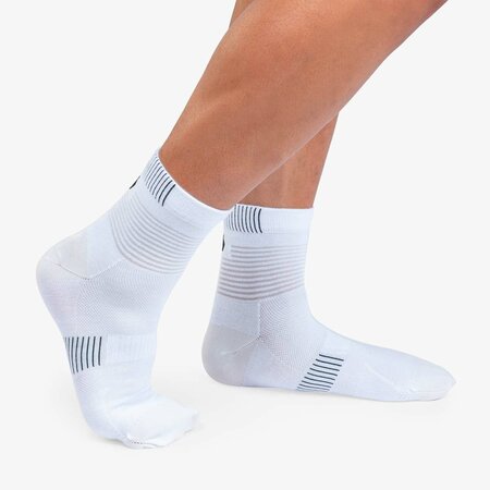 Ponožky On Running Man Ultralight Mid Sock White/Black