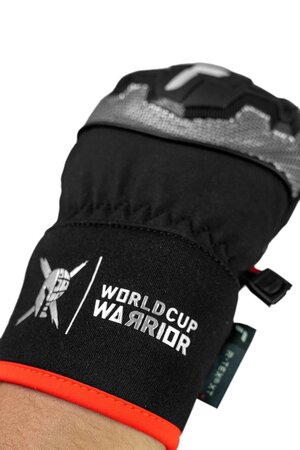 Lyžiarske rukavice Reusch Worldcup Warrior R-TEX® XT Black/Silver/Fluo Red