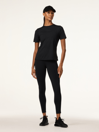 Tričko Goldbergh Isla Short Sleeve Top Black Tričko Goldbergh Isla Short Sleeve Top Black