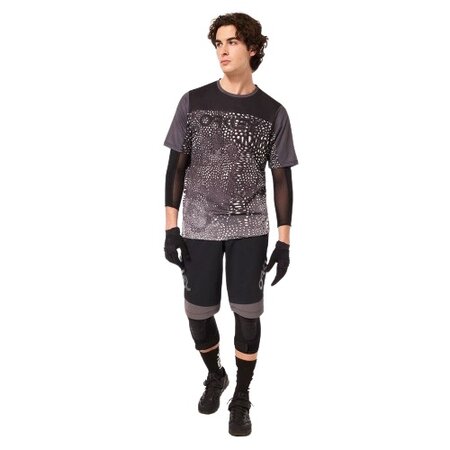 Tričko Oakley Maven Coast SS Jersey Distorted Frogskin Black Tričko Oakley Maven Coast SS Jersey Distorted Frogskin Black