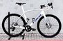 Testovaný bicykel Trek Domane SLR 7 Trek White/Blue 2021